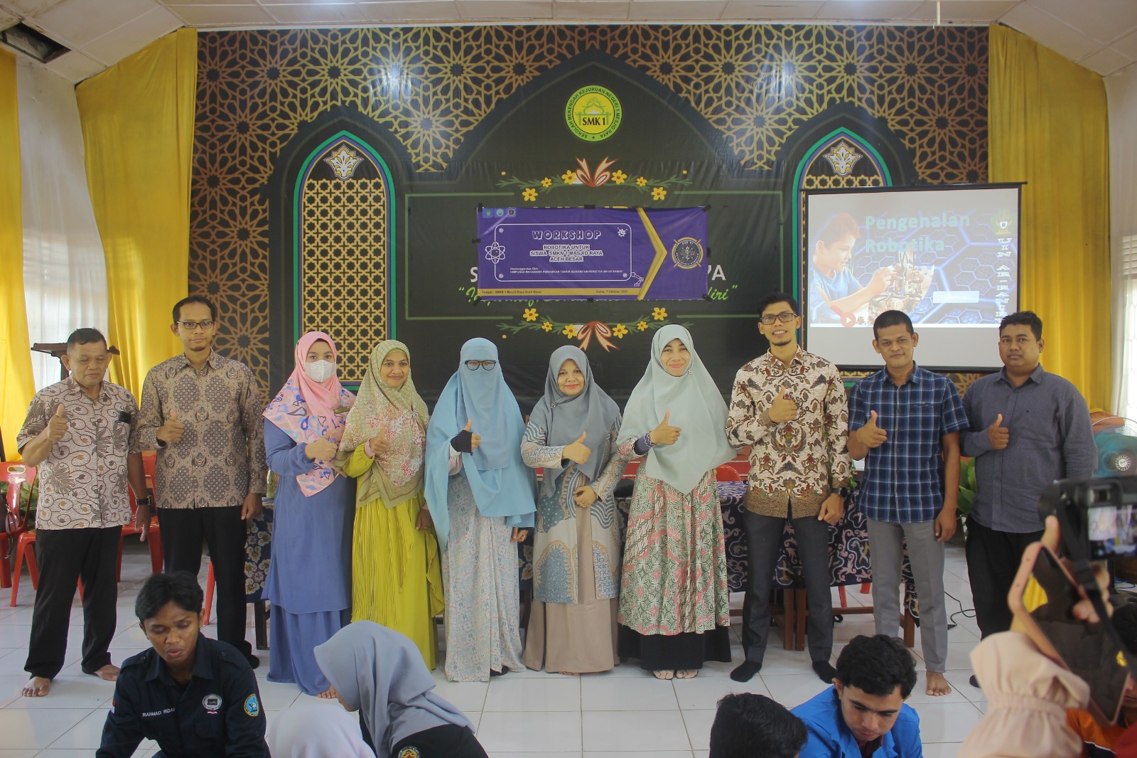 Edukasi Energi Terbarukan, Dosen dan Mahasiswa PTE UIN Ar-Raniry Gelar Workshop Robotika Panel Surya di SMKN 1 Mesjid Raya